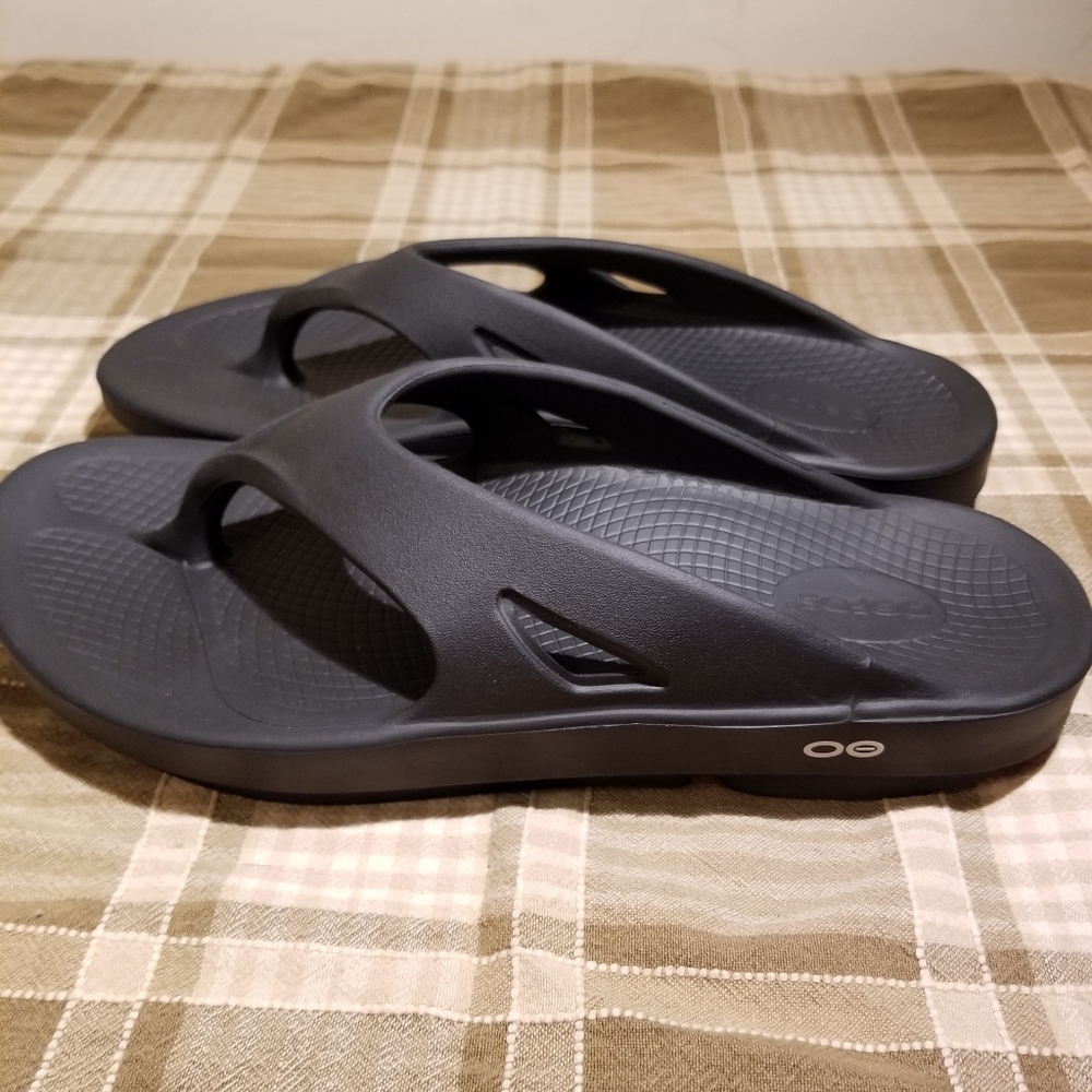 Oofos Mens orthopedic sandal flip flop size 12